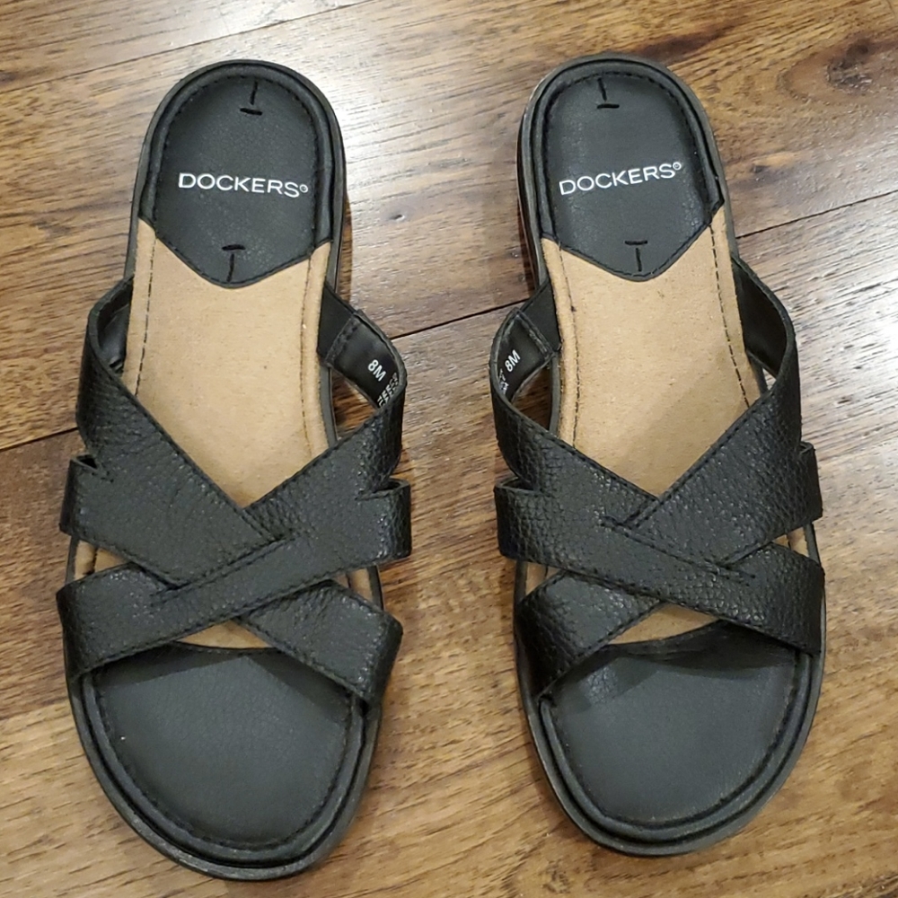 Dockers womens black leather slip ons size 8